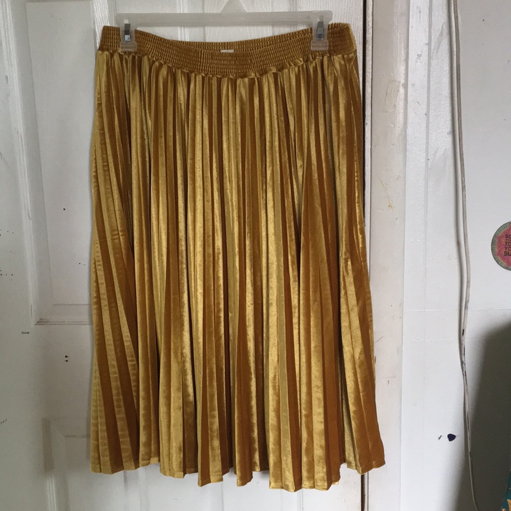 a new day pleated velvet midi skirt